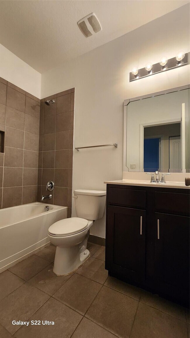 Building Photo - 3364 NW 10th Ave