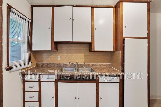 Building Photo - 53 S Burgess Ave