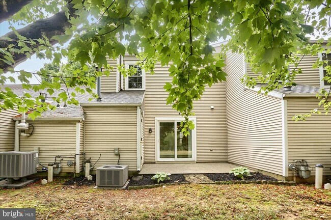 Building Photo - 802 Cambridge Ct