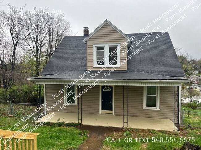 Primary Photo - 4 bed 1 bath with Backyard space