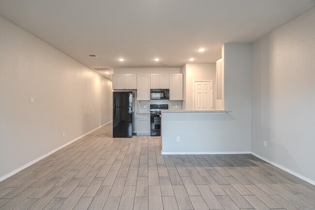 Building Photo - 402 Avenue H