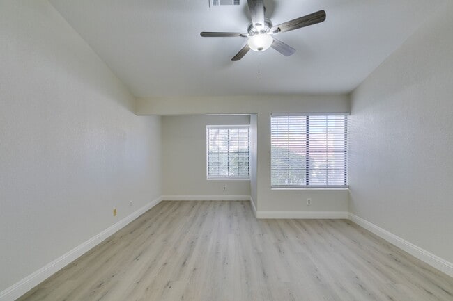 Building Photo - Lovely 1 story home near Warm Springs and Green Valley Pkwy with LARGE backyard!