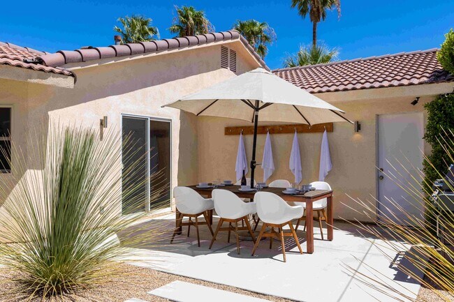 Building Photo - Luxury Oasis with Pool in Palm Springs (Monthly Only - No Long Term)