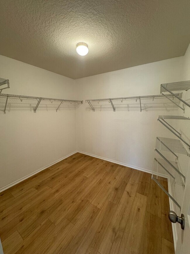 Building Photo - FREE RENT WITH QUICK MOVE IN UP TO NOVEMBER 1ST!!!  CUTE ONE STORY FEATURING WOOD STYLE VINYL PLA...