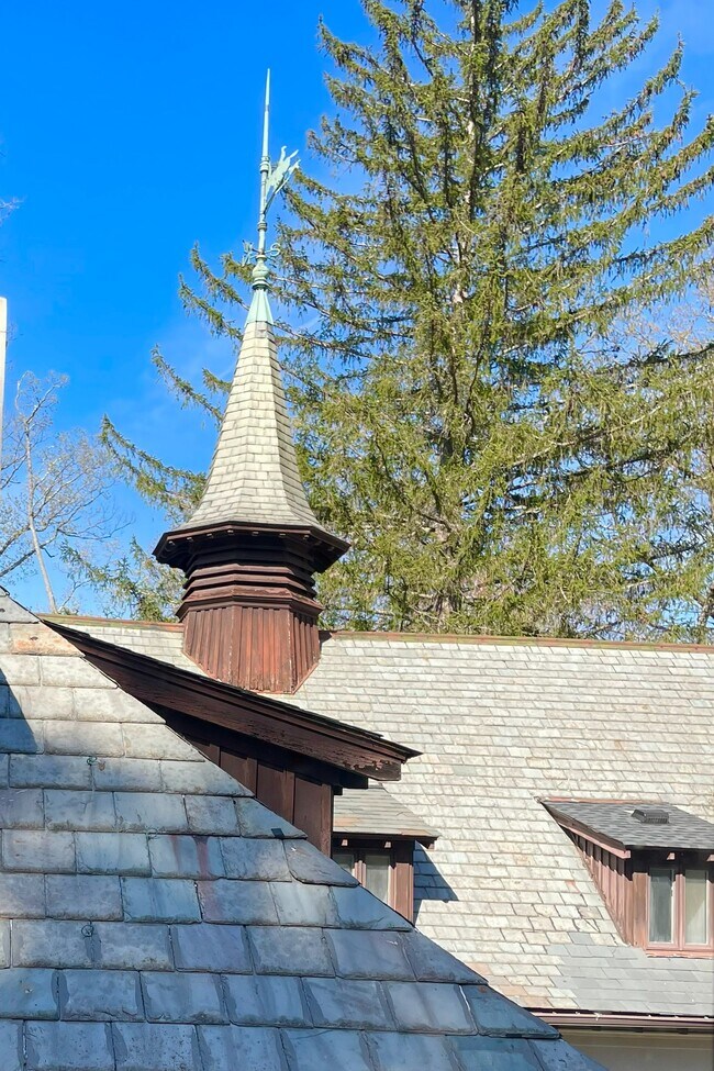 Building Photo - 12 Pine Hill Rd