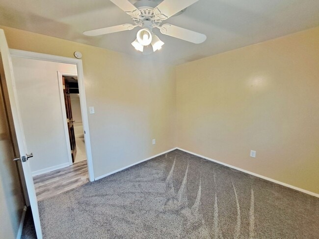 Building Photo - 3 Bed / 1-1/2 Bath Single Family Home
