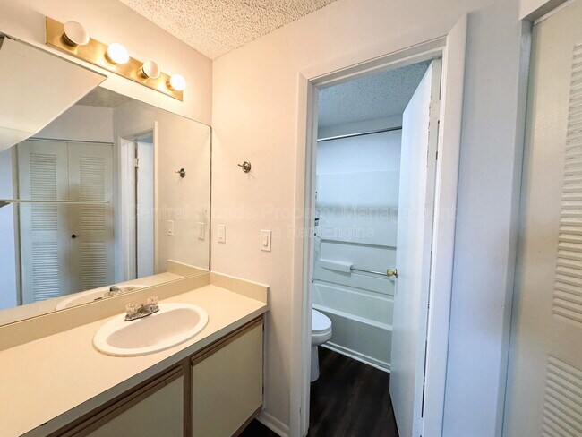 Building Photo - 2608 Grassy Point Dr