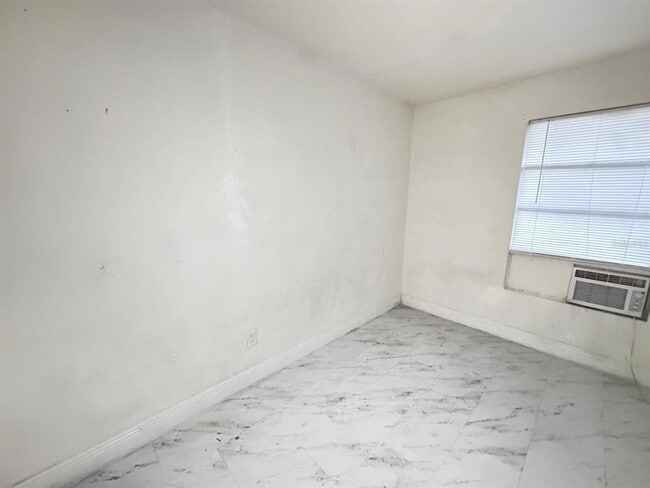 Building Photo - 229 Candler Ave