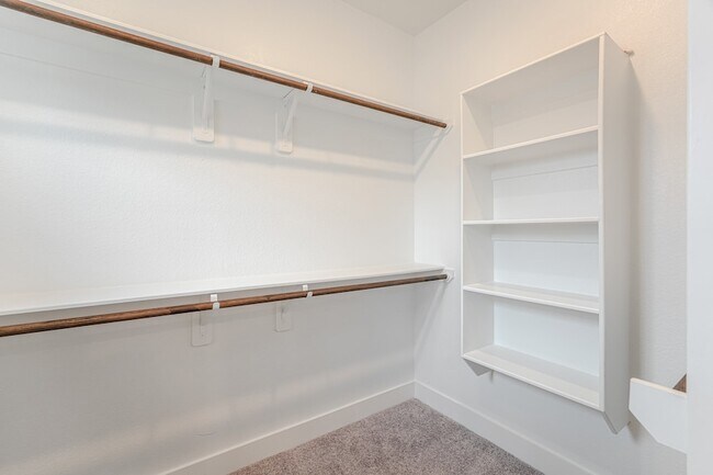 Building Photo - 112 Red Cascade Trl