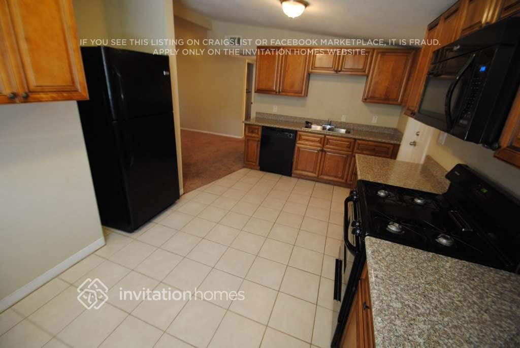 Building Photo - 2329 N 28th St