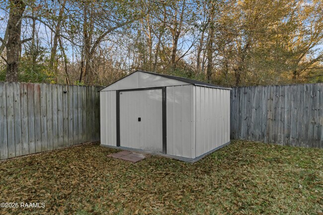 Building Photo - 128 Bottle Brush Ln