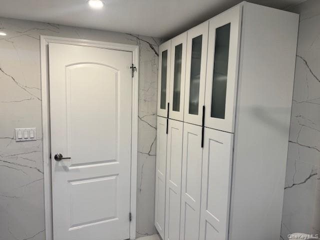 Building Photo - 58 Pickwick Dr E