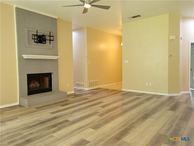 Primary Photo - 1104 Lambrusco Dr