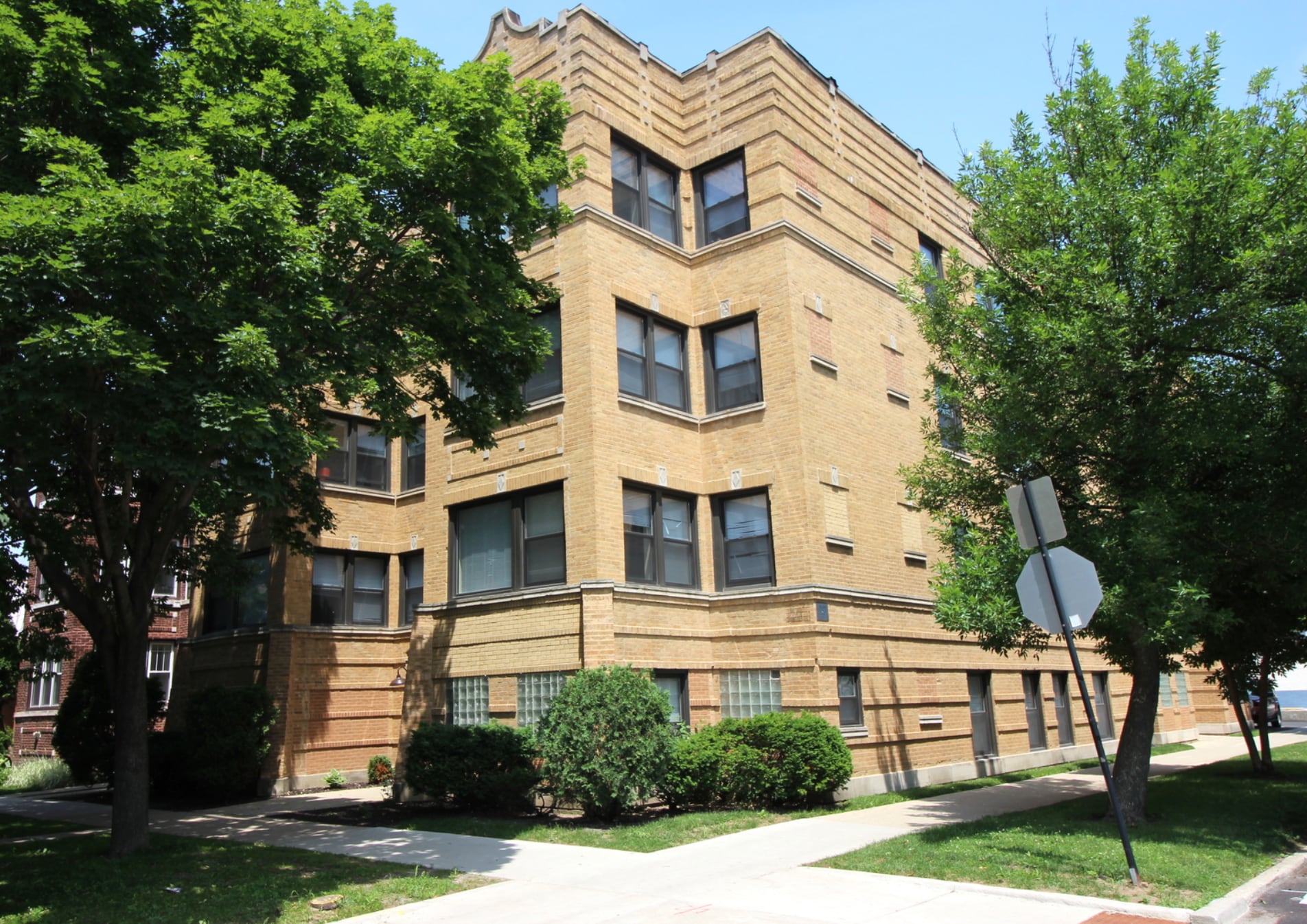 Building Exterior - 5003 N Sawyer Ave