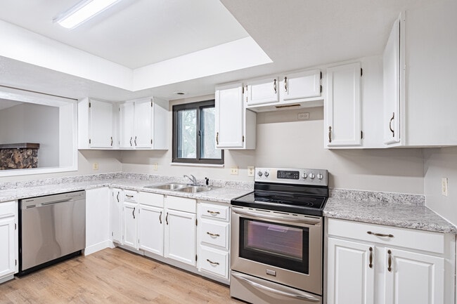 Building Photo - 13103 Lillian St