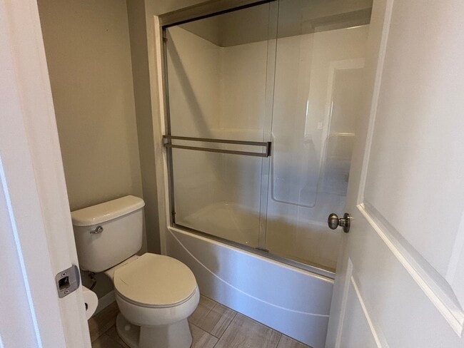 Building Photo - Modern Townhome Available in Wilsonville