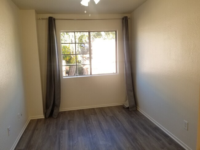 Bedroom 2 - 2003 Vista Del Mar Ave