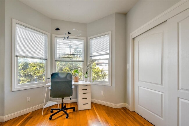 Building Photo - Epic REA - Modern 2 BR/1 BA Condo w/Privat...