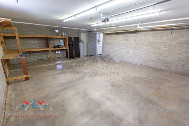 Building Photo - 2224 W Emelita Ave