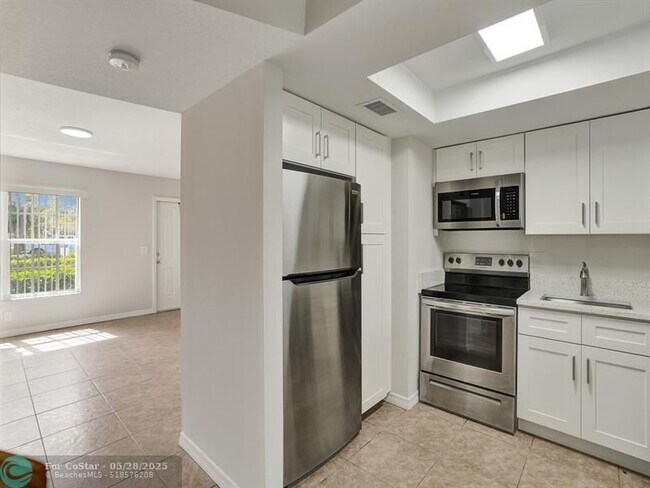 Building Photo - 8503 NW 35th Ct