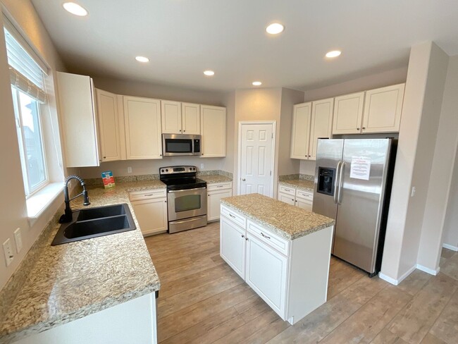 Building Photo - 4 Bedroom Home Available Near Black Forest...