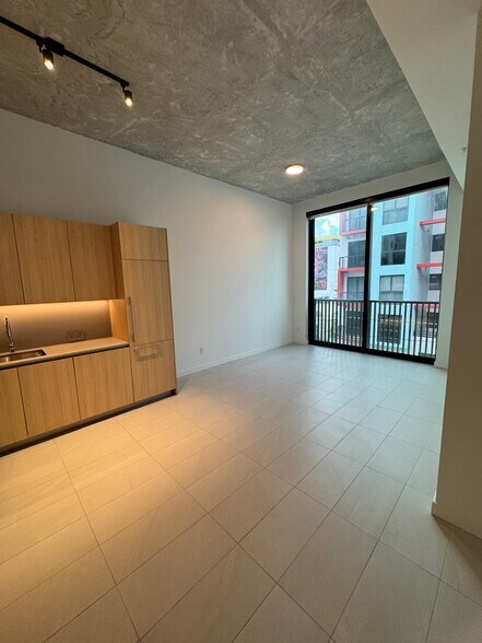 KITCHEN & LIVING ROOM - 112 NW 31st St