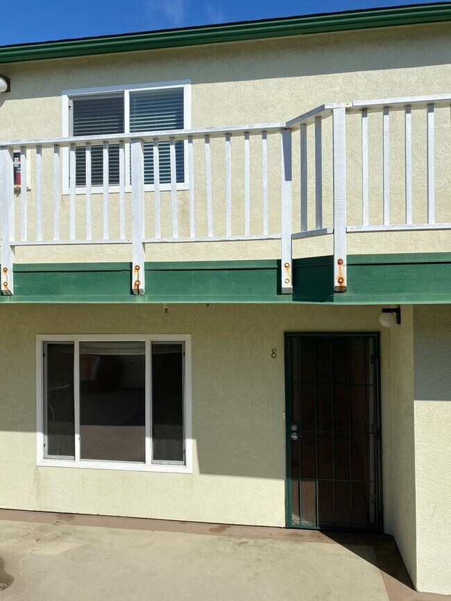 Building Photo - Quiet IB Townhome for Rent!