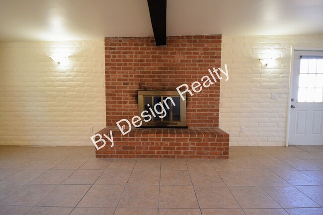 Building Photo - Pristine Remodeled Olive Grove 4 Bedroom 2...
