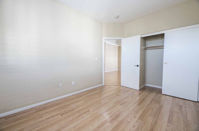 Building Photo - Stunning Single Story in Henderson