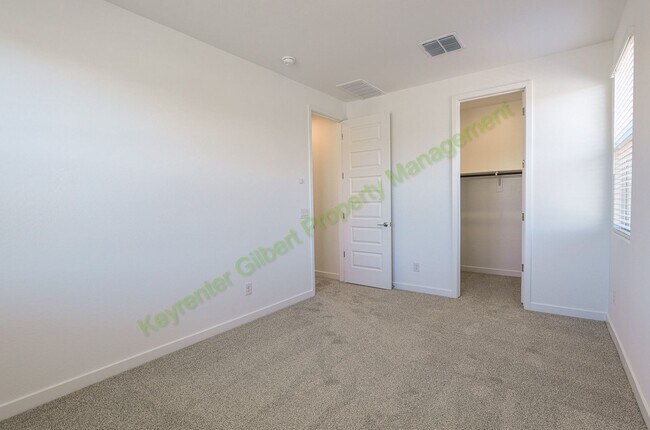 Building Photo - Pet Friendly 5 bed/3 bath in the Hawes Crossing Community of East Mesa