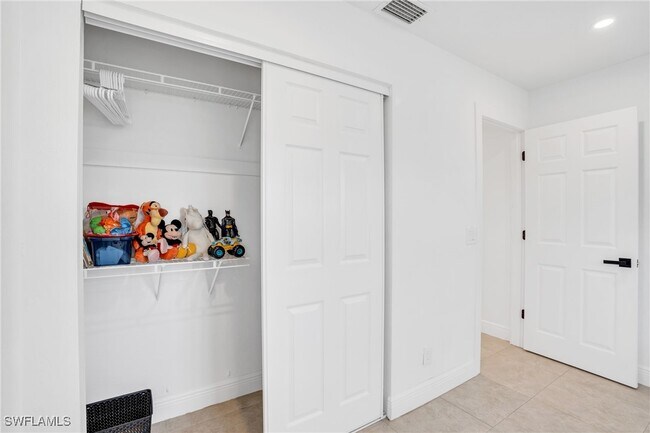 Building Photo - 226 Willowick Dr