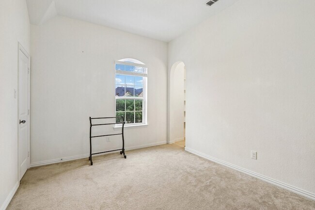 Building Photo - 5625 Kerry Dr