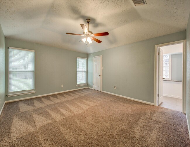 Building Photo - 7114 Buchanan Dr