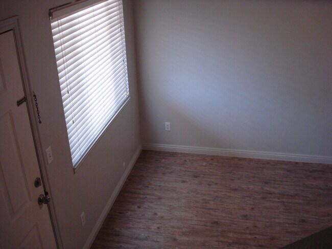 Building Photo - 60 E 200 N