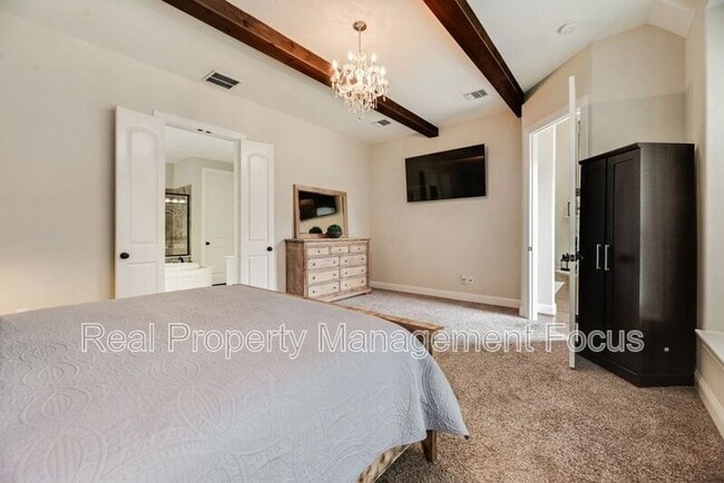 Building Photo - 3625 Funston Dr