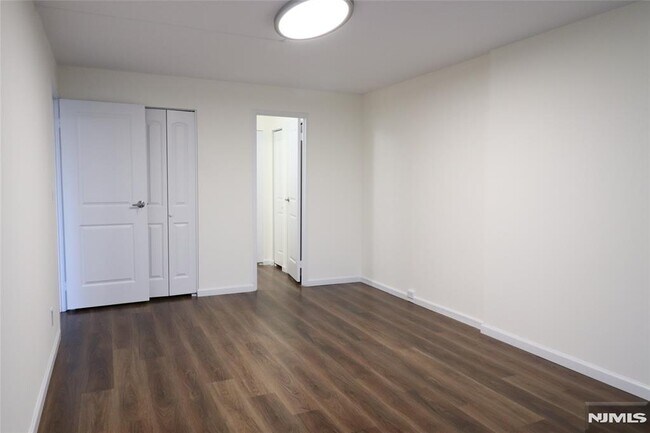 Building Photo - 1600 Center St