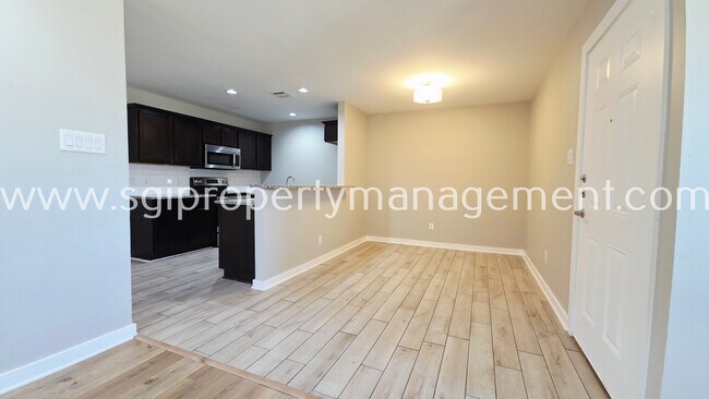Building Photo - 523 Wood Dr