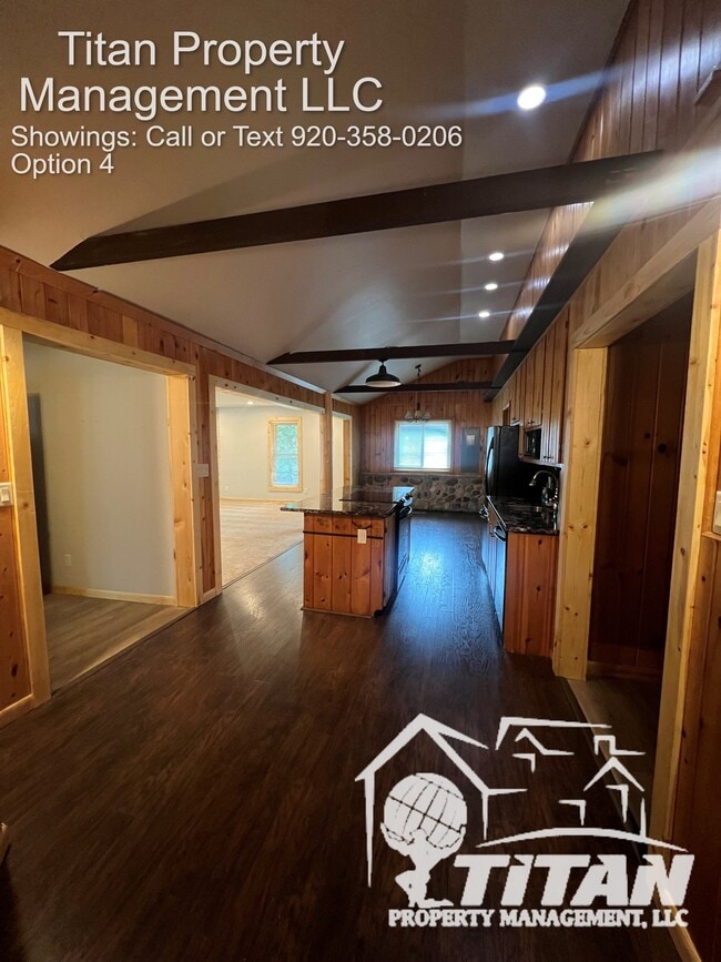 Building Photo - 387 13th Dr