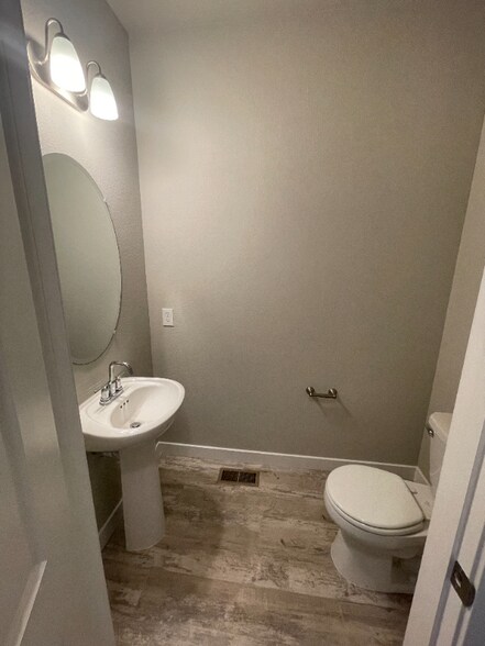 Building Photo - 6565 Carriage Meadows Dr