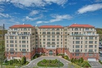 Building Photo - 10 Byron Pl