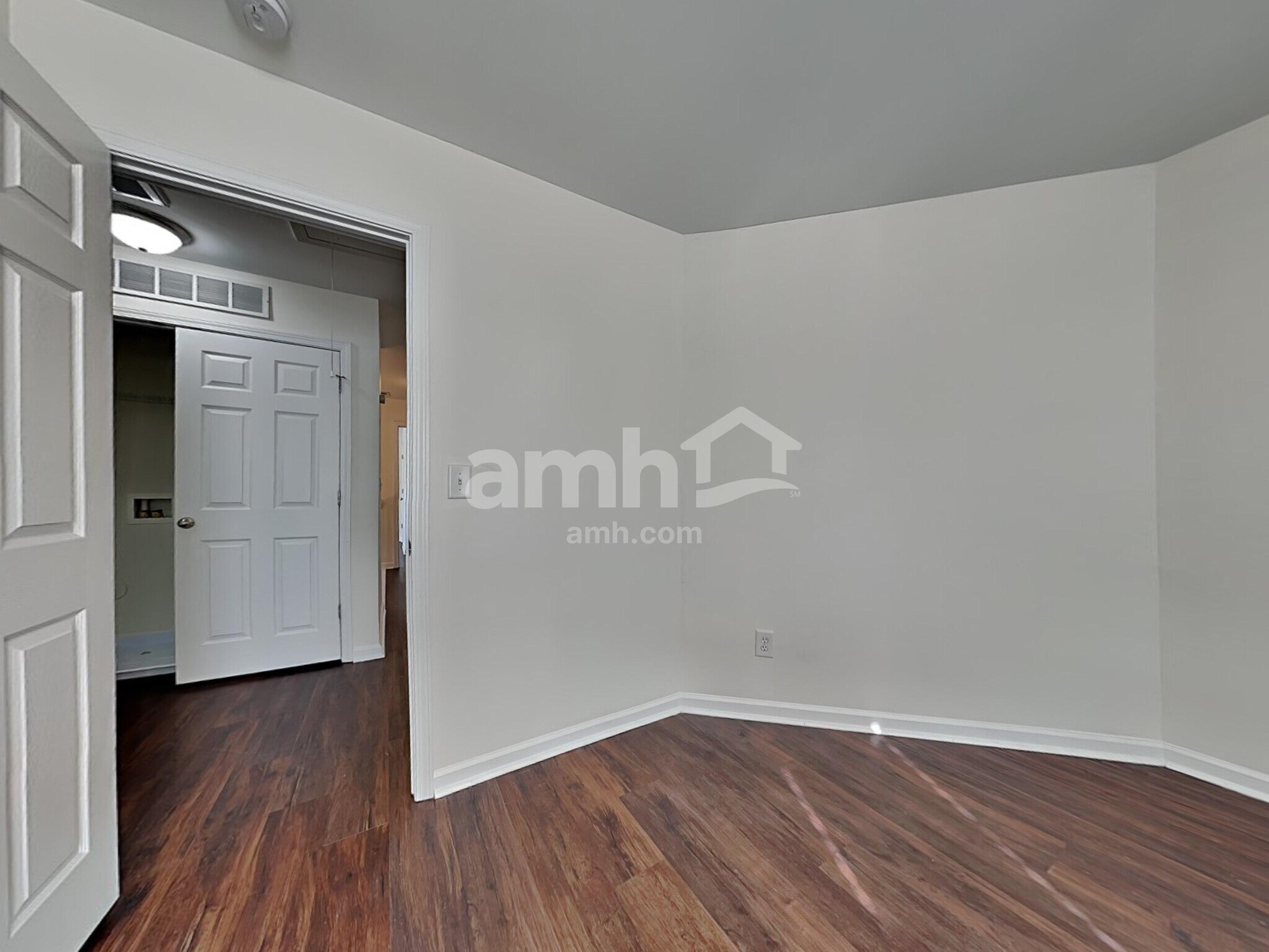 Building Photo - 7207 Tanners Creek Dr