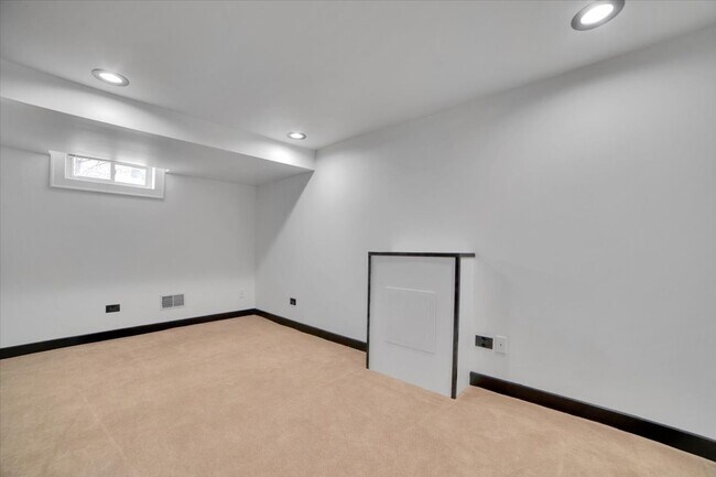 Building Photo - 4941 Montgomery Ave