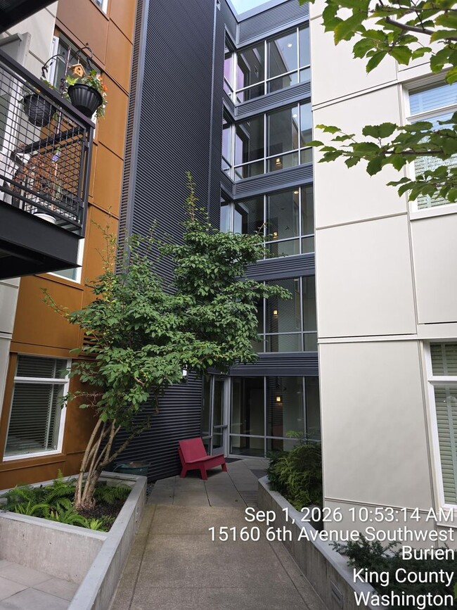 Building Photo - 15100 6th Ave SW