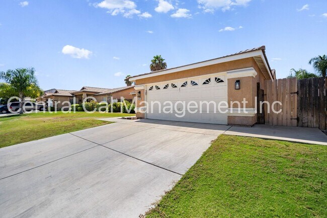 Building Photo - 3 Bedroom/2 Bath Home in Tyner Ranch - $2395 per month!