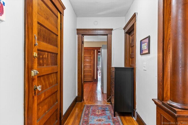 Building Photo - 146 Mansfield St