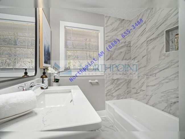 Building Photo - BR/2.5BA SFR with finished basement and back deck in NW Atlanta