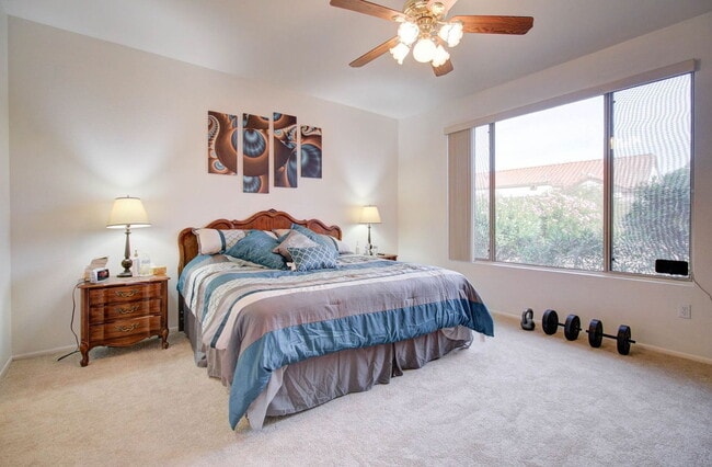 Building Photo - 15567 W Coral Pointe Dr
