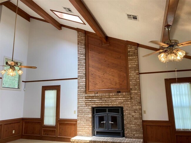 Building Photo - 554 Harbor Dr