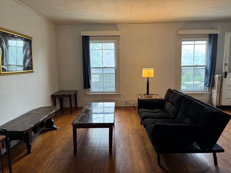 Primary Photo - 103 College Ave (2026-2027)