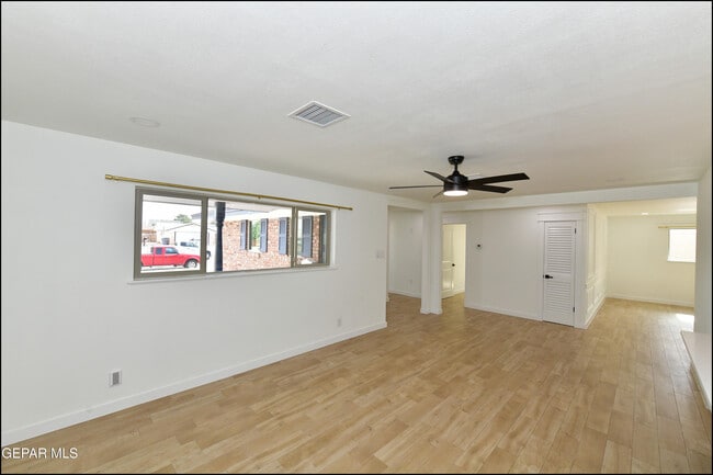 Building Photo - 3217 Wedgewood Dr